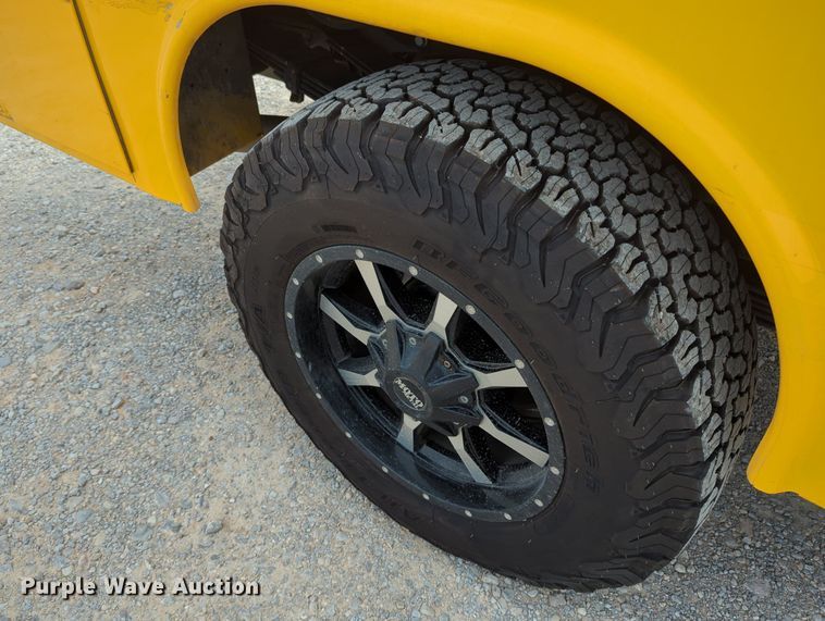 image for item MY9525 2017  Chevrolet Silverado 3500HD  utility bed pickup truck