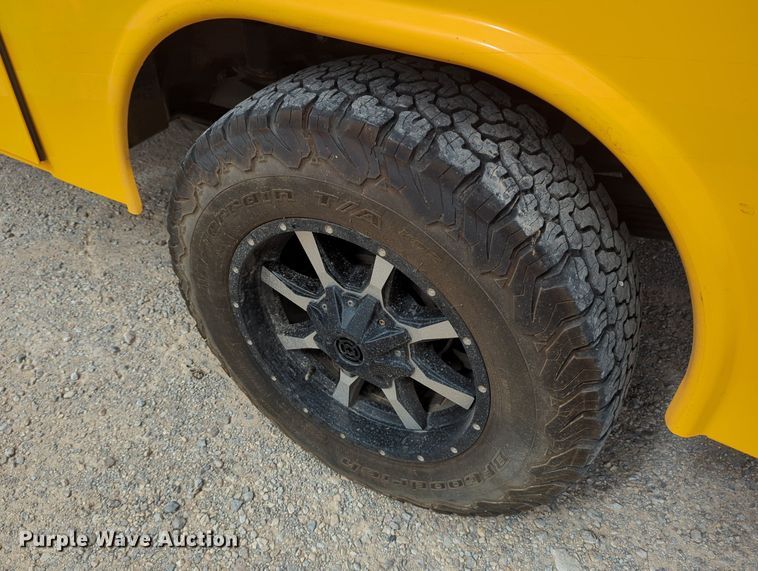 image for item MY9525 2017  Chevrolet Silverado 3500HD  utility bed pickup truck