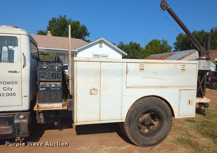 image for item MY9982 International Loadstar 1800 utility / service truck