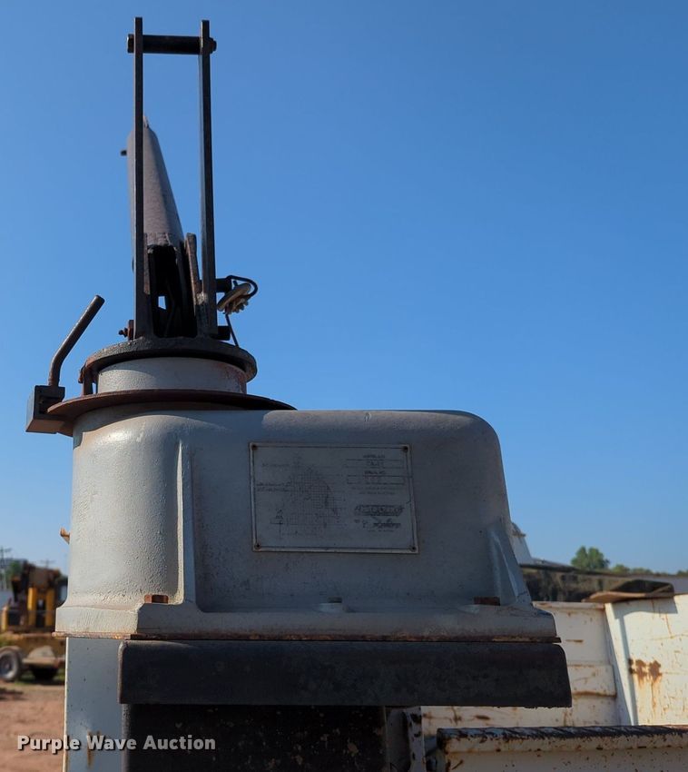 image for item MY9982 International Loadstar 1800 utility / service truck