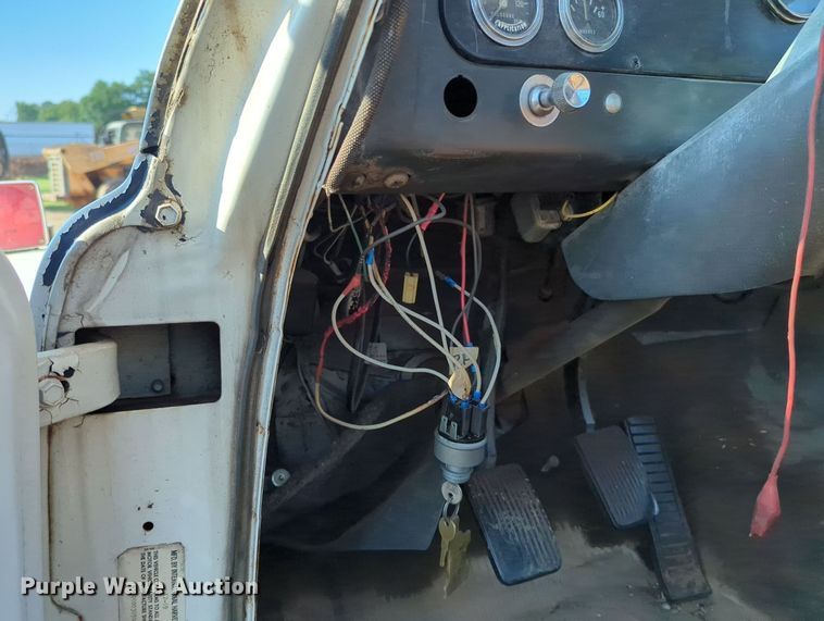 image for item MY9982 International Loadstar 1800 utility / service truck