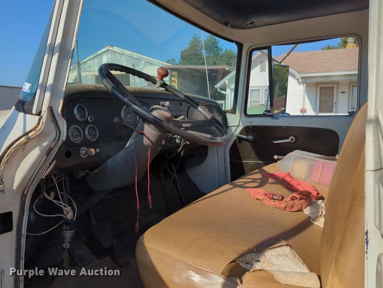 image for item MY9982 International Loadstar 1800 utility / service truck