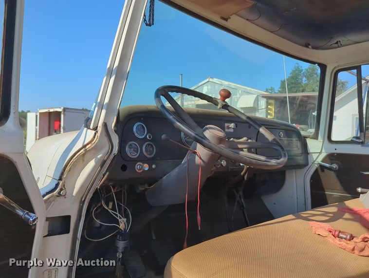 image for item MY9982 International Loadstar 1800 utility / service truck