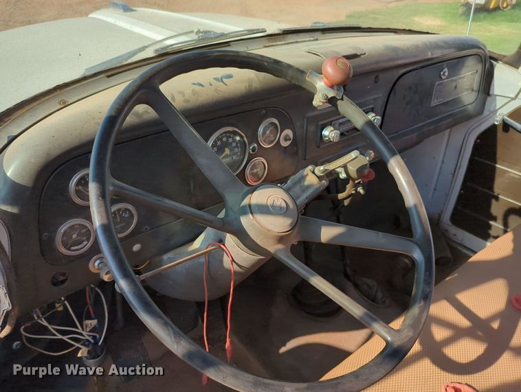 image for item MY9982 International Loadstar 1800 utility / service truck