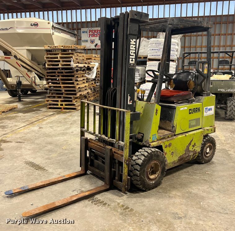 image for item NA9254 1994 Clark GPS15 forklift