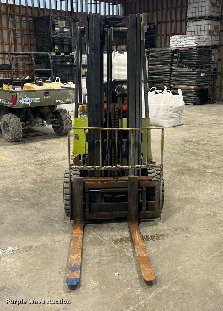 image for item NA9254 1994 Clark GPS15 forklift