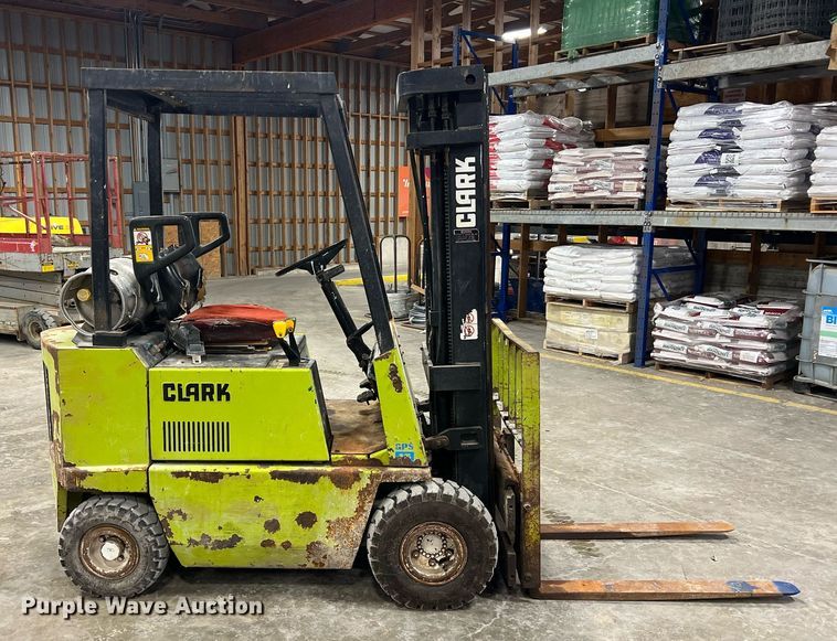 image for item NA9254 1994 Clark GPS15 forklift