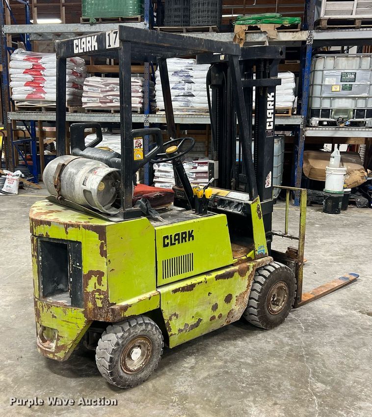 image for item NA9254 1994 Clark GPS15 forklift