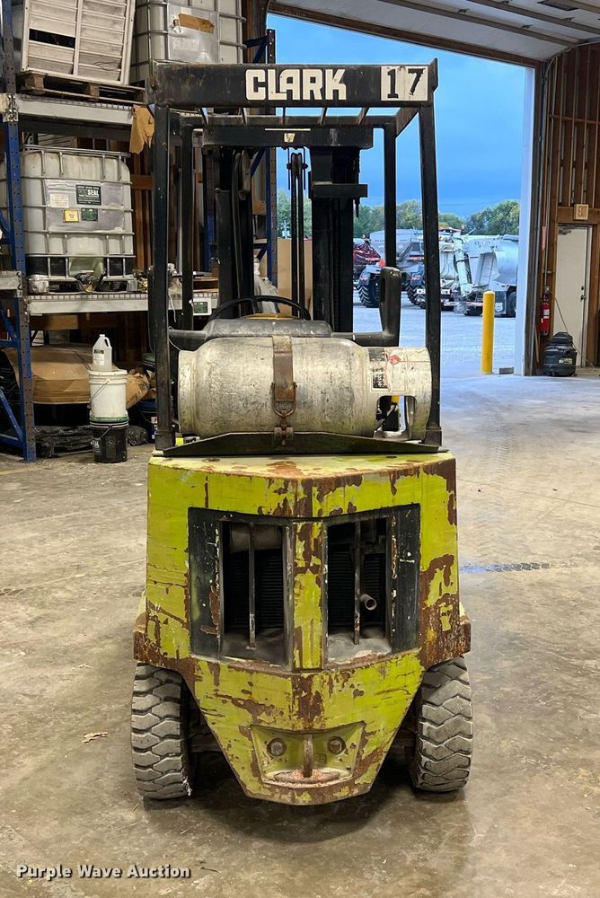 image for item NA9254 1994 Clark GPS15 forklift