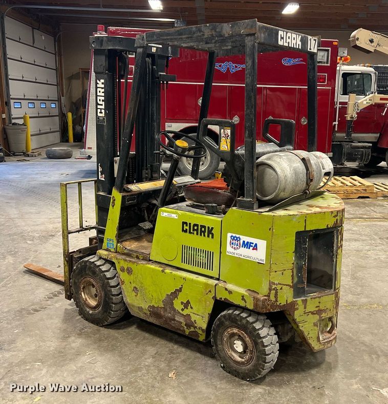 image for item NA9254 1994 Clark GPS15 forklift