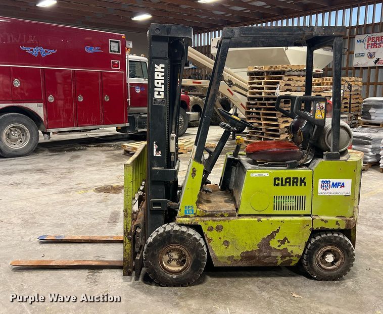 image for item NA9254 1994 Clark GPS15 forklift