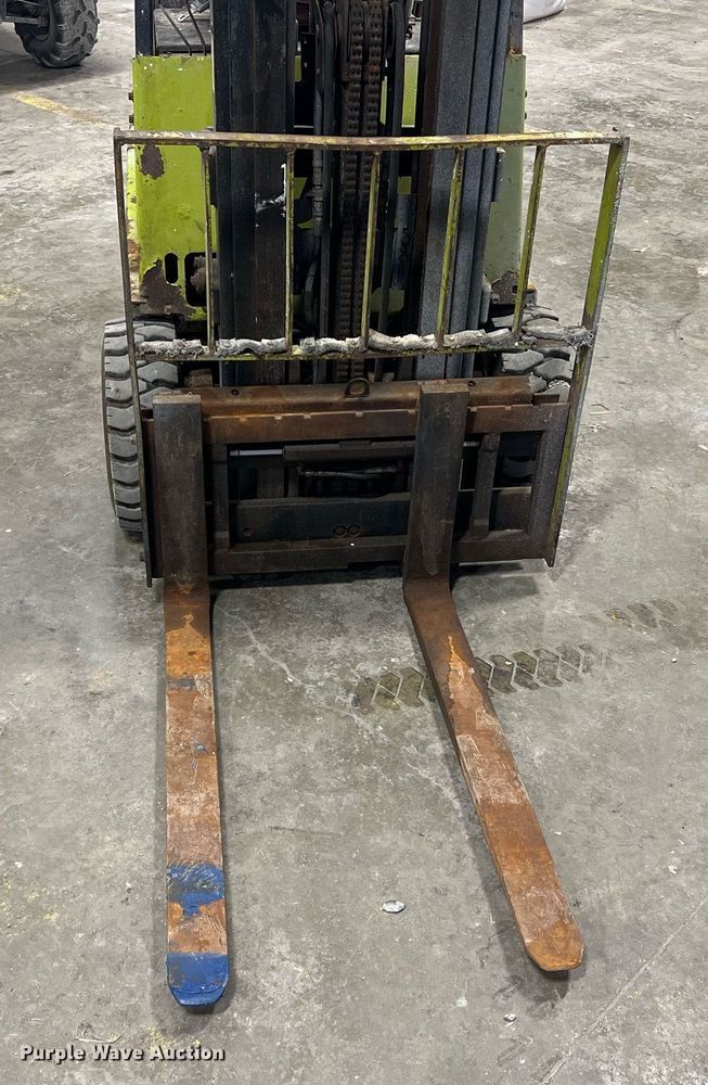 image for item NA9254 1994 Clark GPS15 forklift