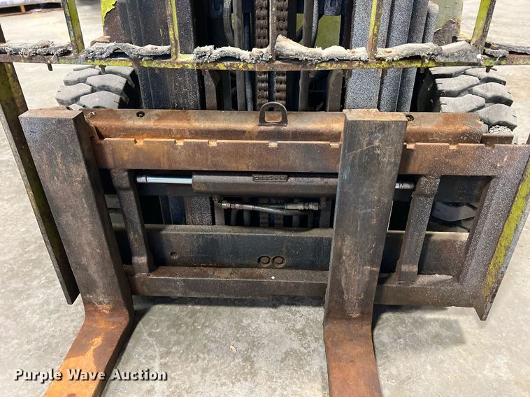 image for item NA9254 1994 Clark GPS15 forklift