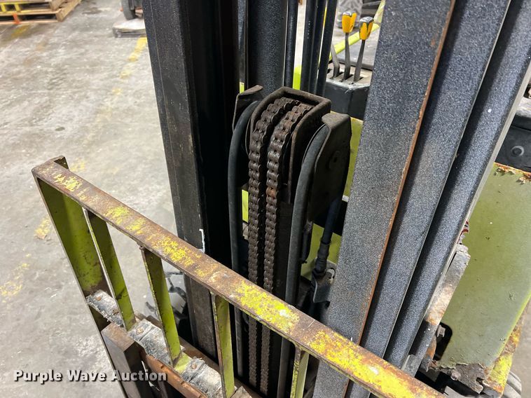 image for item NA9254 1994 Clark GPS15 forklift