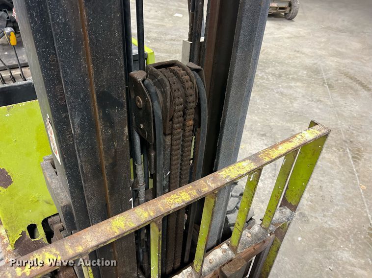 image for item NA9254 1994 Clark GPS15 forklift