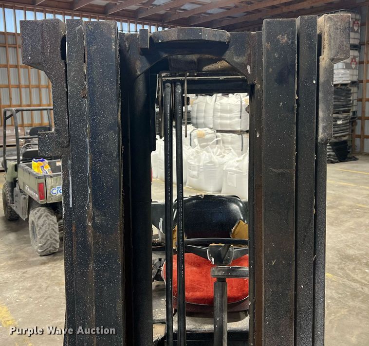 image for item NA9254 1994 Clark GPS15 forklift