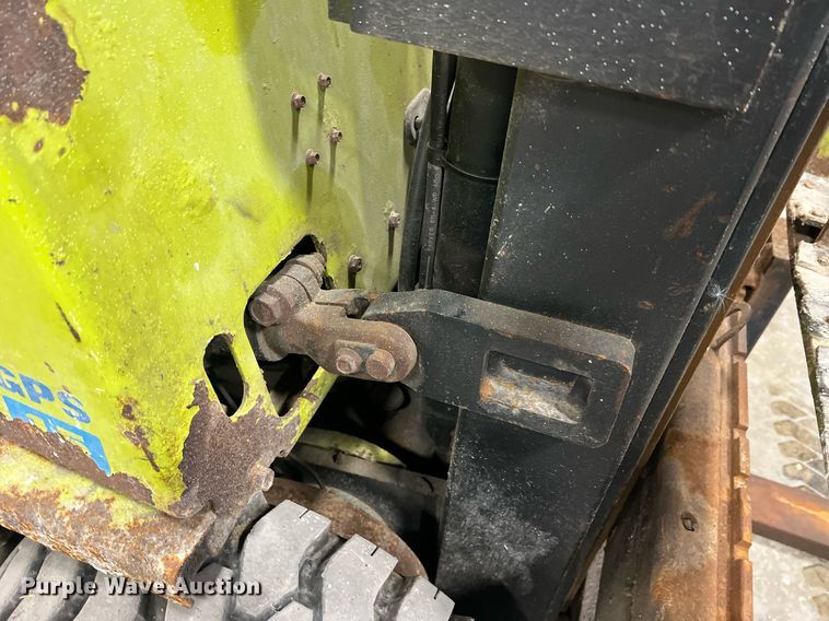 image for item NA9254 1994 Clark GPS15 forklift