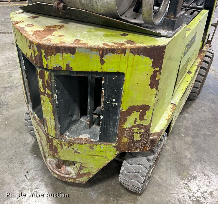 image for item NA9254 1994 Clark GPS15 forklift