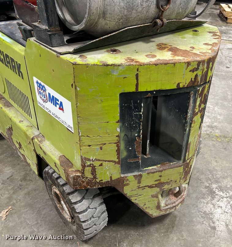 image for item NA9254 1994 Clark GPS15 forklift
