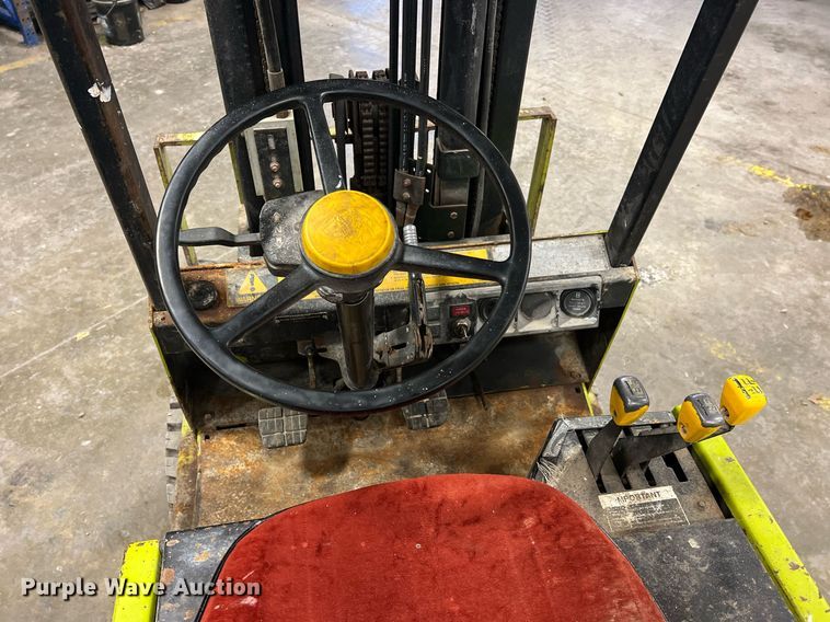 image for item NA9254 1994 Clark GPS15 forklift