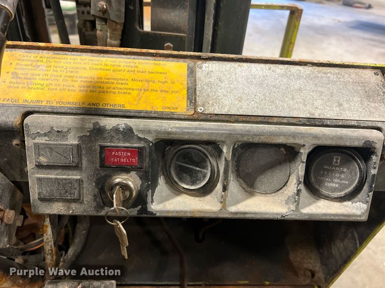 image for item NA9254 1994 Clark GPS15 forklift