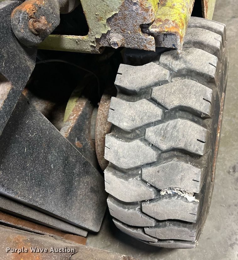 image for item NA9254 1994 Clark GPS15 forklift