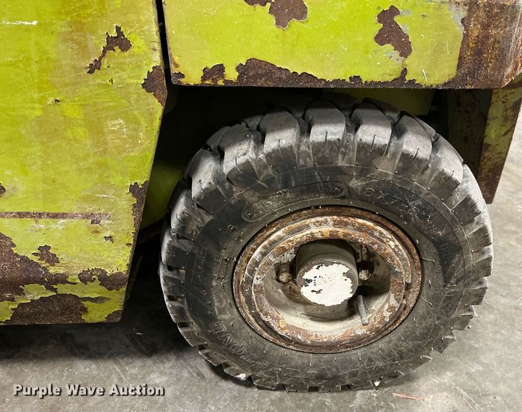 image for item NA9254 1994 Clark GPS15 forklift