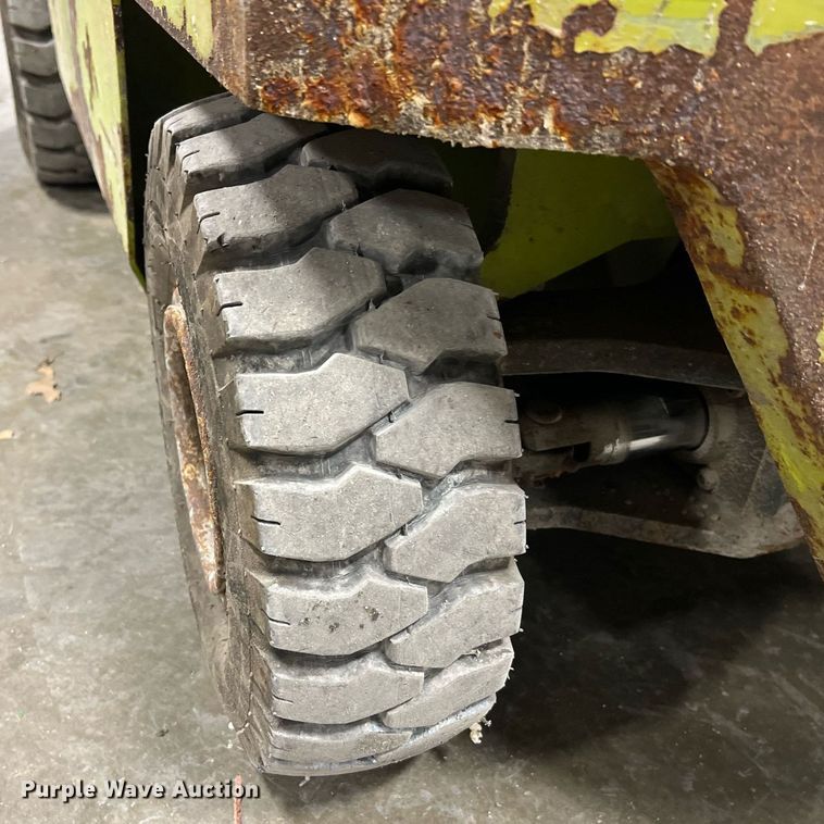 image for item NA9254 1994 Clark GPS15 forklift