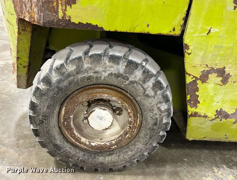 image for item NA9254 1994 Clark GPS15 forklift