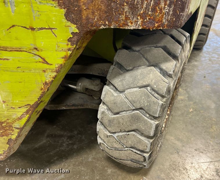 image for item NA9254 1994 Clark GPS15 forklift