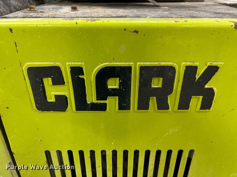 image for item NA9254 1994 Clark GPS15 forklift