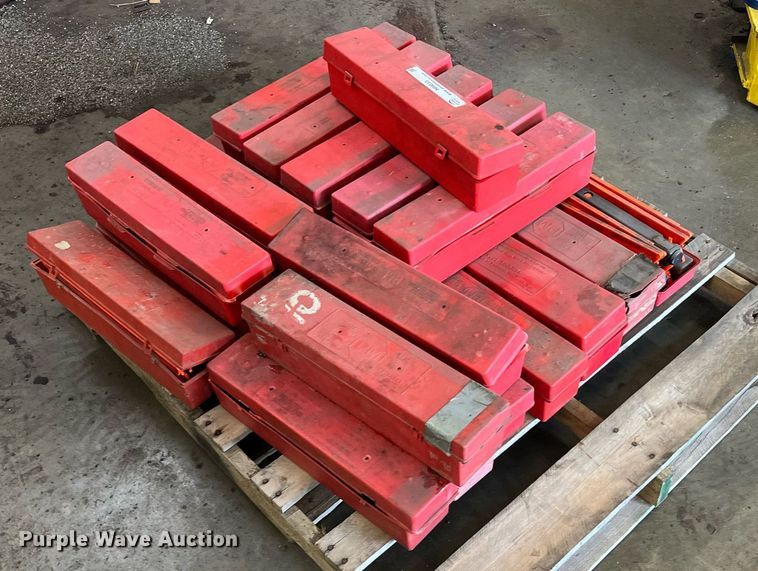 image for item NI9033 Approximately 24 triangle flare kits