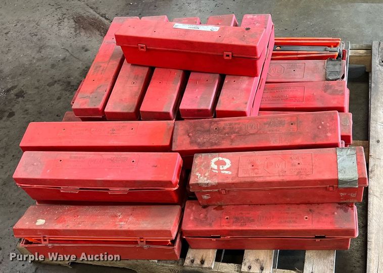 image for item NI9033 Approximately 24 triangle flare kits