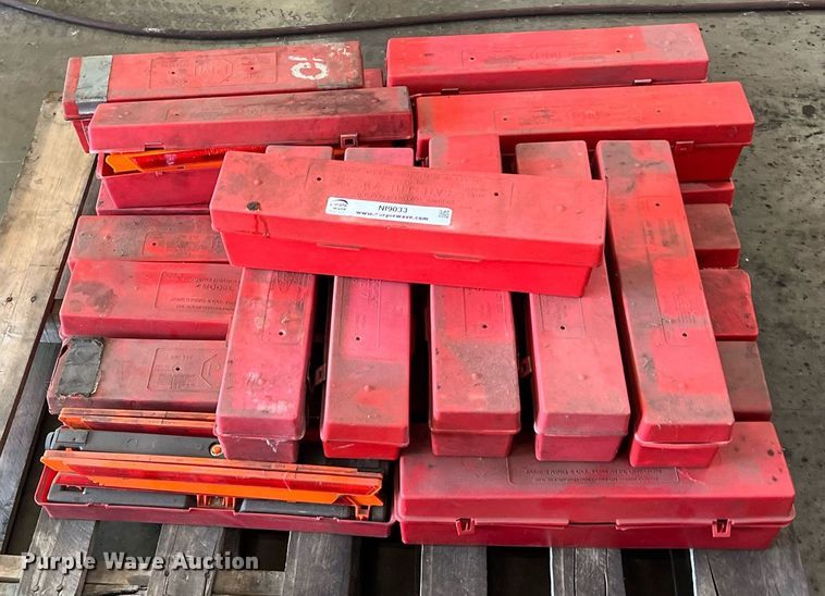 image for item NI9033 Approximately 24 triangle flare kits