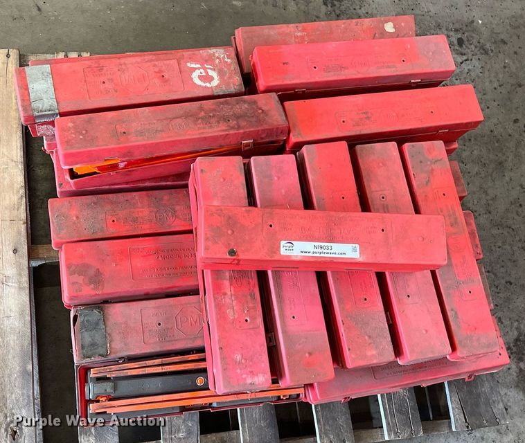 image for item NI9033 Approximately 24 triangle flare kits