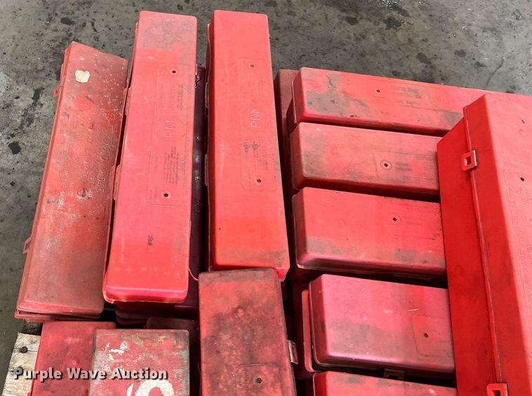 image for item NI9033 Approximately 24 triangle flare kits