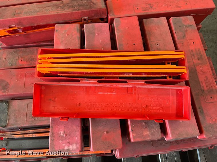 image for item NI9033 Approximately 24 triangle flare kits