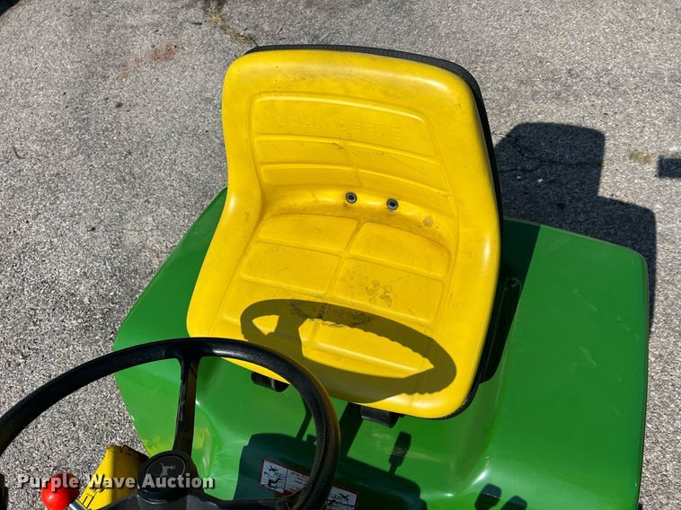 image for item NI9034 John Deere 318  lawn mower