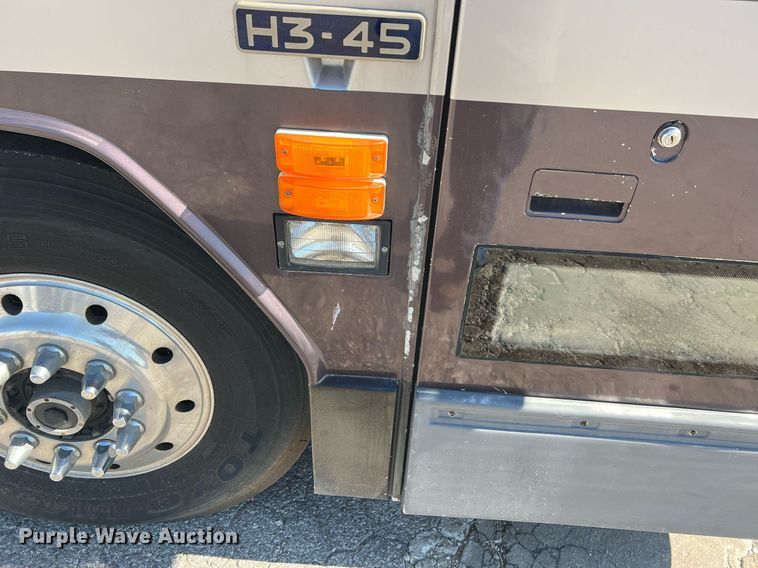 image for item NI9037 2003 Prevost  coach bus