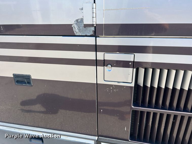 image for item NI9037 2003 Prevost  coach bus