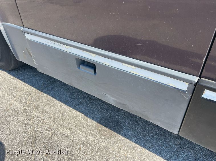 image for item NI9037 2003 Prevost  coach bus