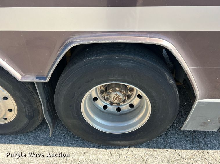 image for item NI9037 2003 Prevost  coach bus