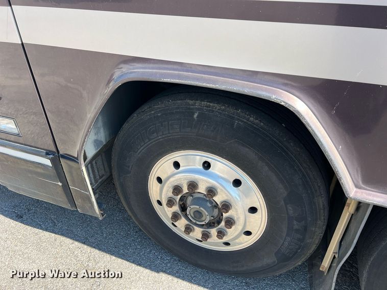 image for item NI9037 2003 Prevost  coach bus