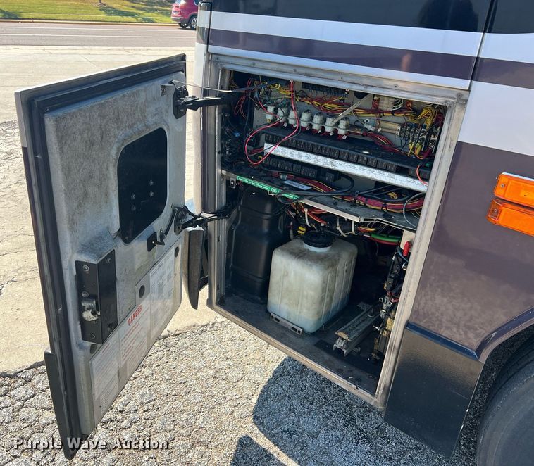 image for item NI9037 2003 Prevost  coach bus