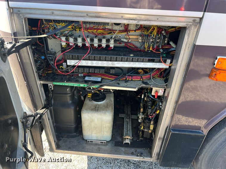 image for item NI9037 2003 Prevost  coach bus