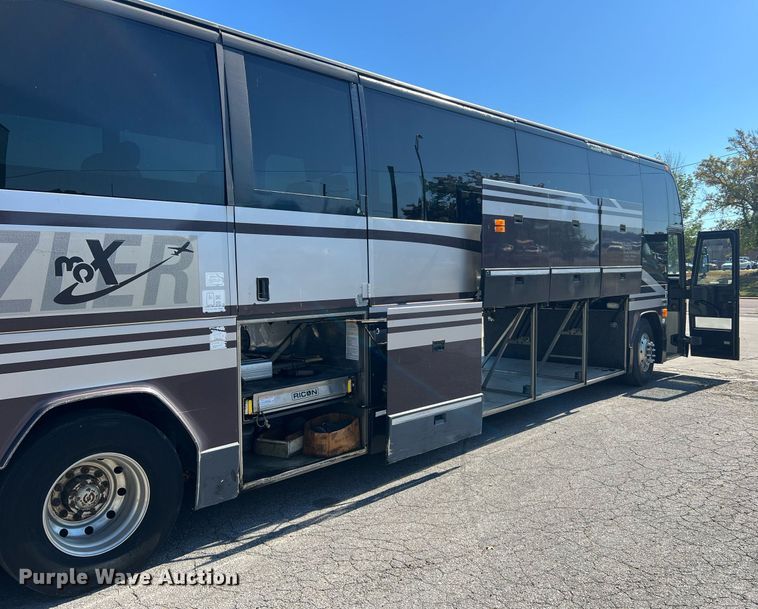 image for item NI9037 2003 Prevost  coach bus