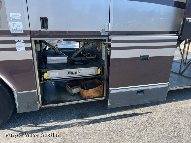 image for item NI9037 2003 Prevost  coach bus