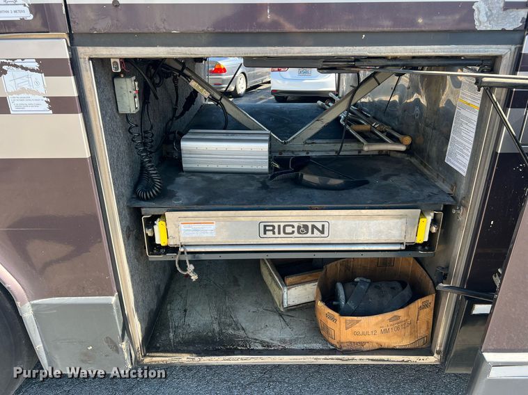 image for item NI9037 2003 Prevost  coach bus