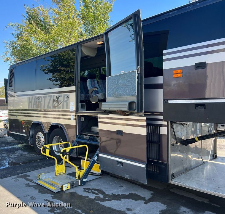 image for item NI9037 2003 Prevost  coach bus