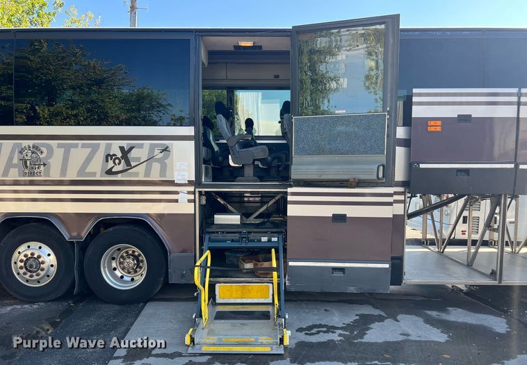 image for item NI9037 2003 Prevost  coach bus